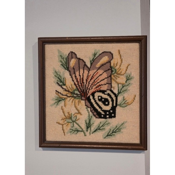 Vintage Framed Butterfly Needlepoint Embroidery Wall Art 7x7 - Picture 10 of 11
